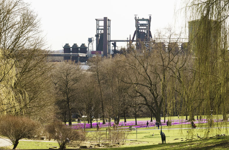 Westfalenpark mit Industrie im Hintergrund